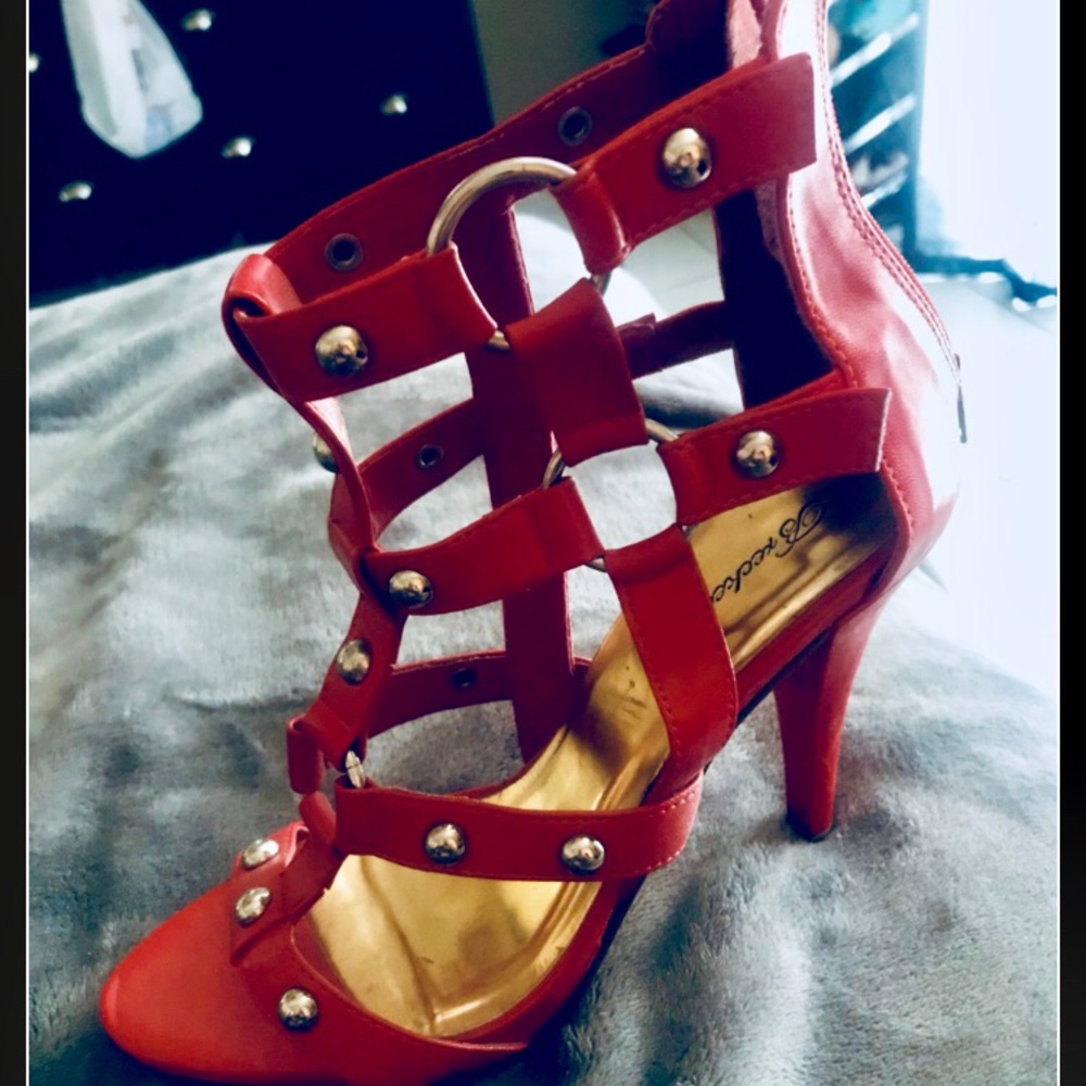 Breckelle’s Coral Strapped/Studded Open Toe Heels